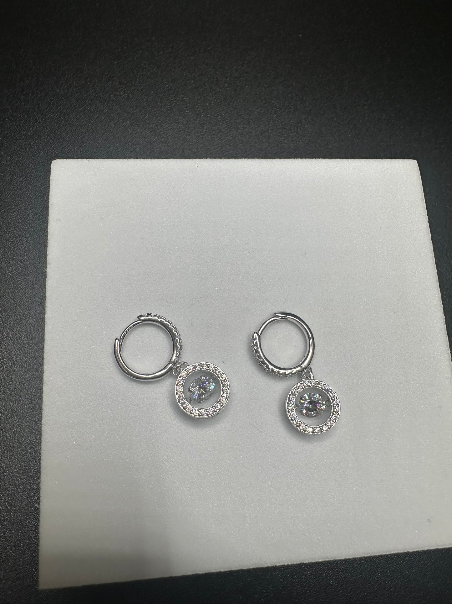 0.5 Carat 925 Sterling Silver Moissanite Huggie Earrings – 5mm Round, VVS1 Clarity, D Color with Rotatable Stone