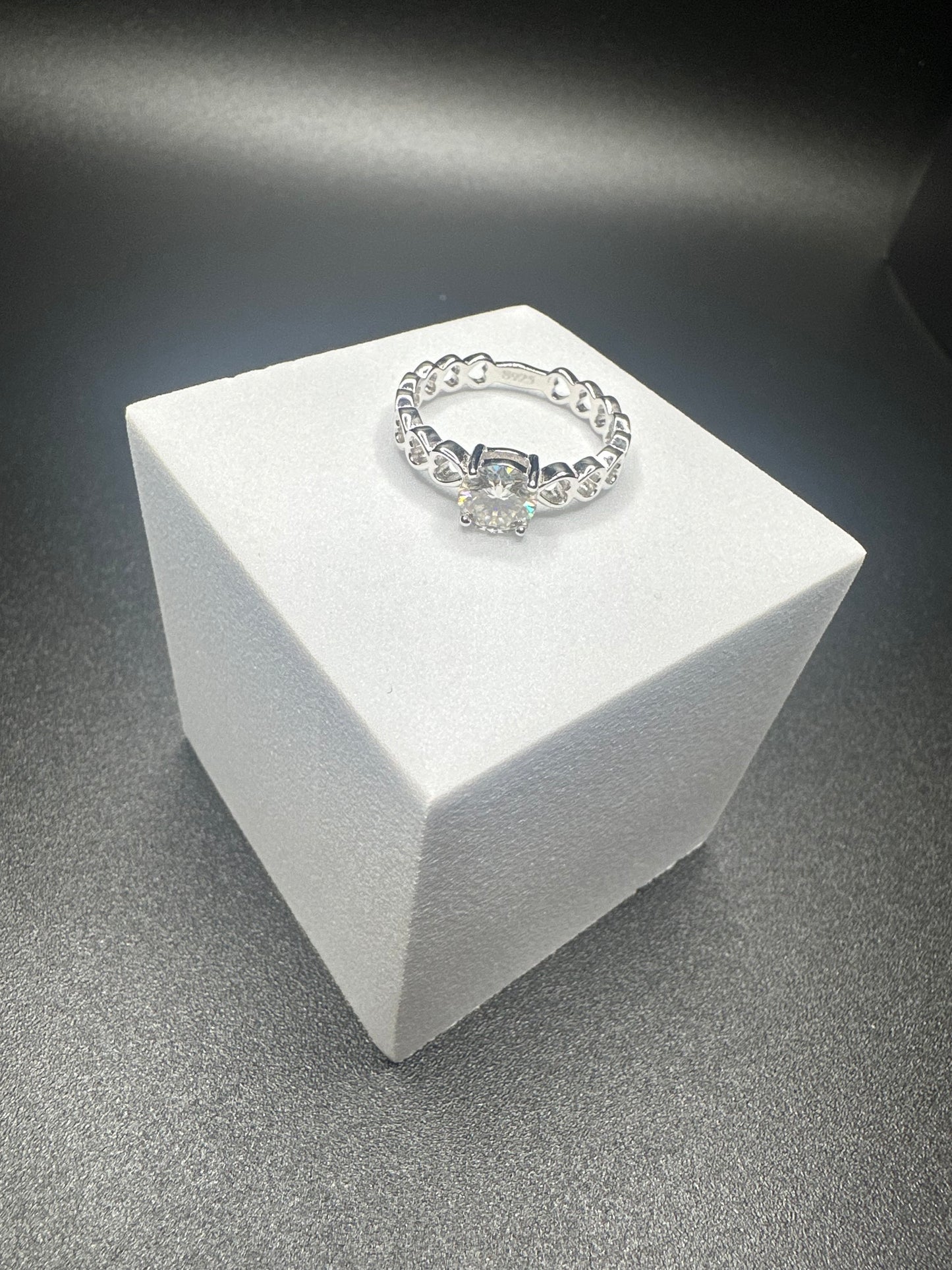 1 Carat 925 Sterling Silver Moissanite Ring – 6.5mm Round, VVS1 Clarity, D Color with Heart Design