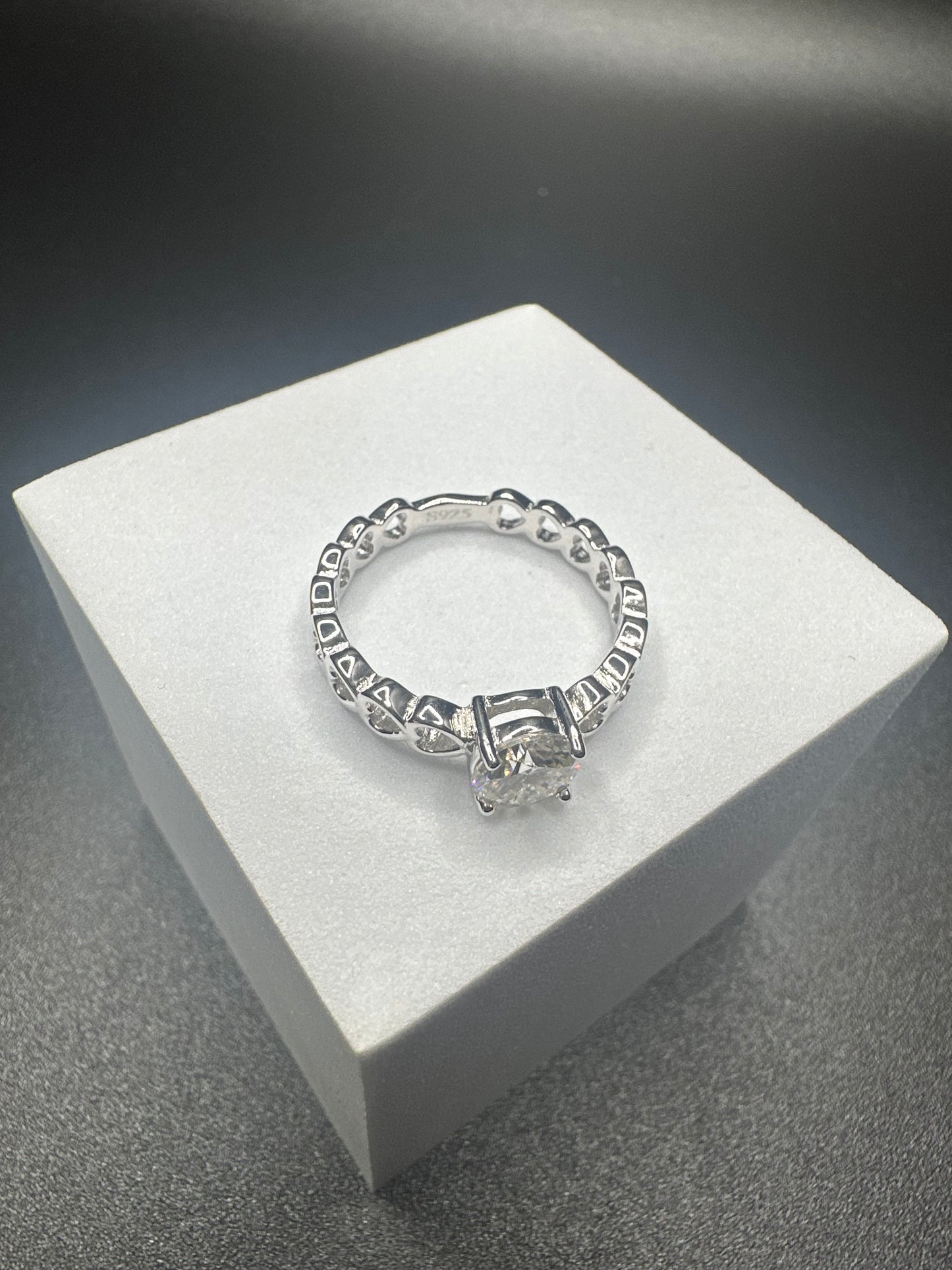 1 Carat 925 Sterling Silver Moissanite Ring – 6.5mm Round, VVS1 Clarity, D Color with Heart Design