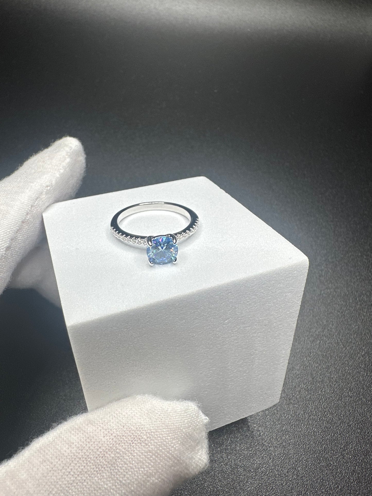 1 Carat 925 Sterling Silver Moissanite Ring – 6.5mm Round, VVS1 Clarity, D Color with Garnet, Champagne & Klein Blue Variations