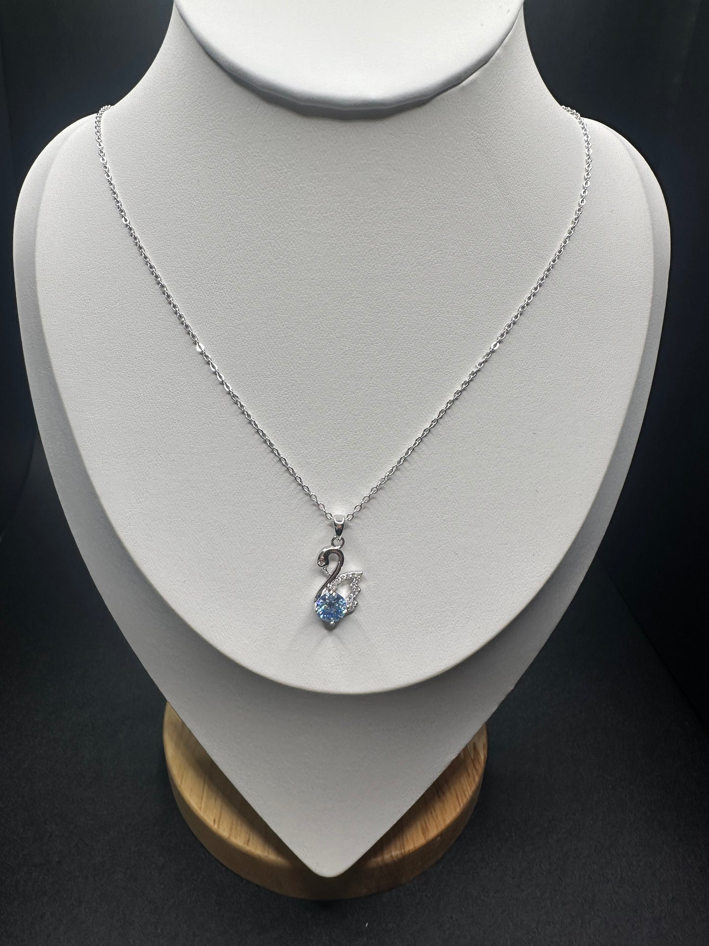 1 Carat 925 Sterling Silver Moissanite Swan Pendant – 6.5mm Princess Cut, VVS1 Clarity, D Color with Garnet, Klein Blue & Champagne Options