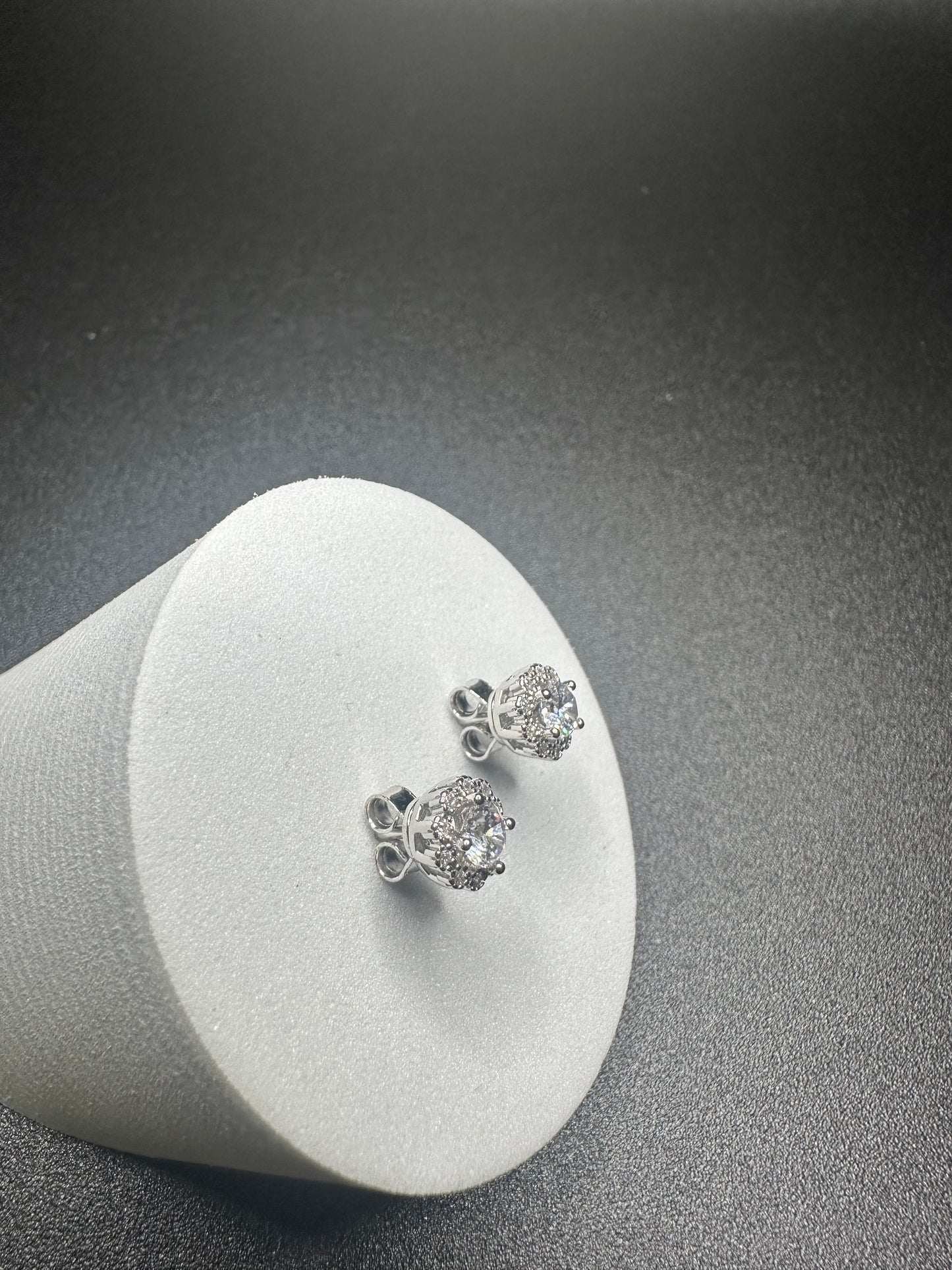 1 Carat 925 Sterling Silver Moissanite Earrings – 5mm Round, VVS1 Clarity, D Color with Flower Cluster Design