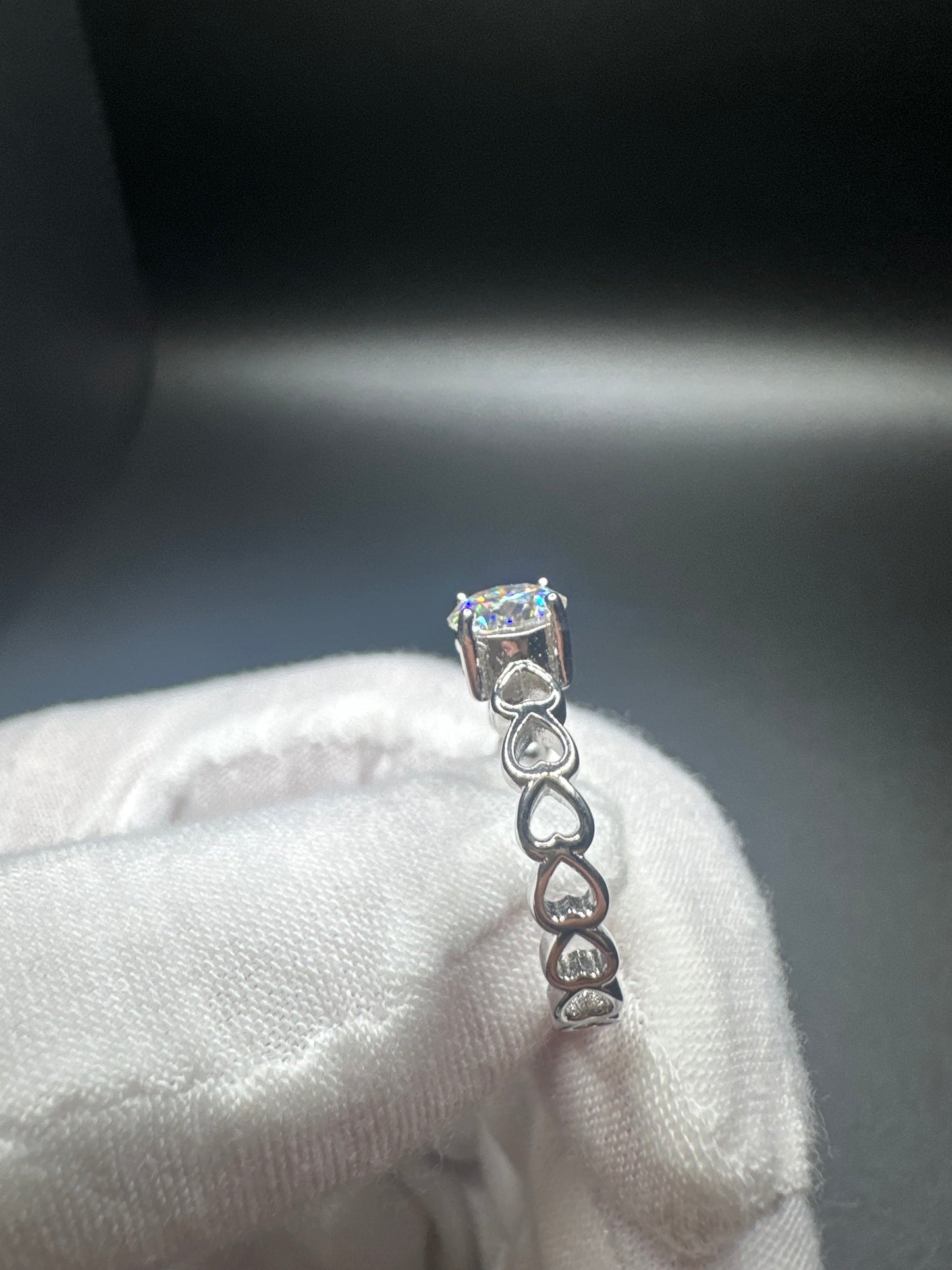 1 Carat 925 Sterling Silver Moissanite Ring – 6.5mm Round, VVS1 Clarity, D Color with Heart Design