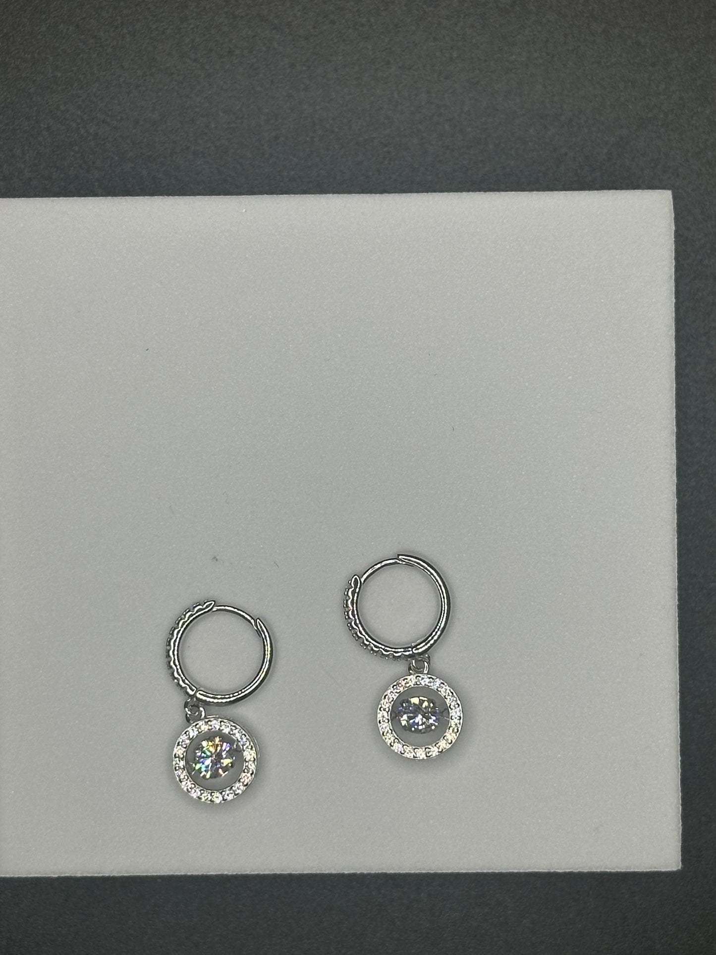 0.5 Carat 925 Sterling Silver Moissanite Huggie Earrings – 5mm Round, VVS1 Clarity, D Color with Rotatable Stone