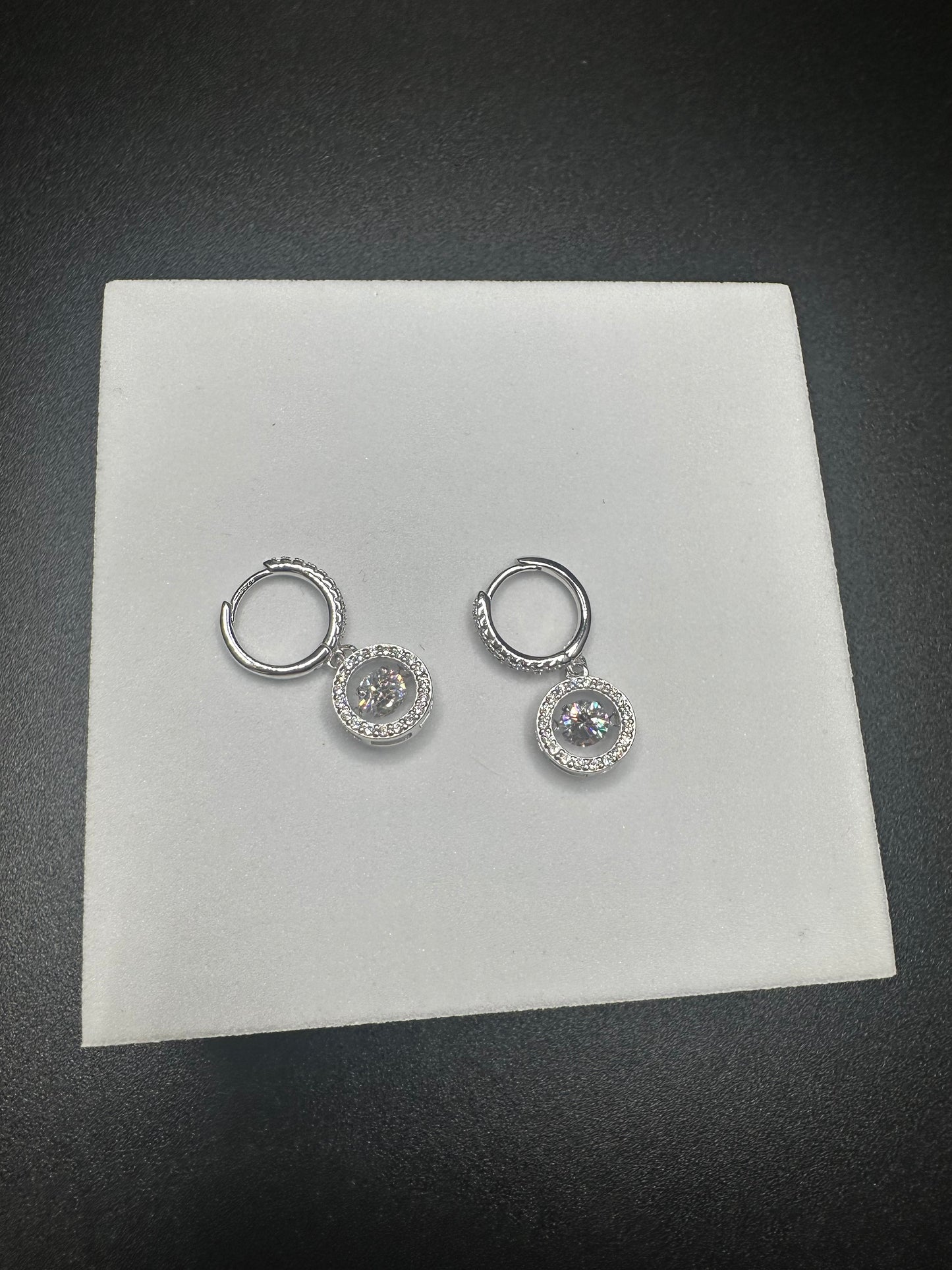 0.5 Carat 925 Sterling Silver Moissanite Huggie Earrings – 5mm Round, VVS1 Clarity, D Color with Rotatable Stone