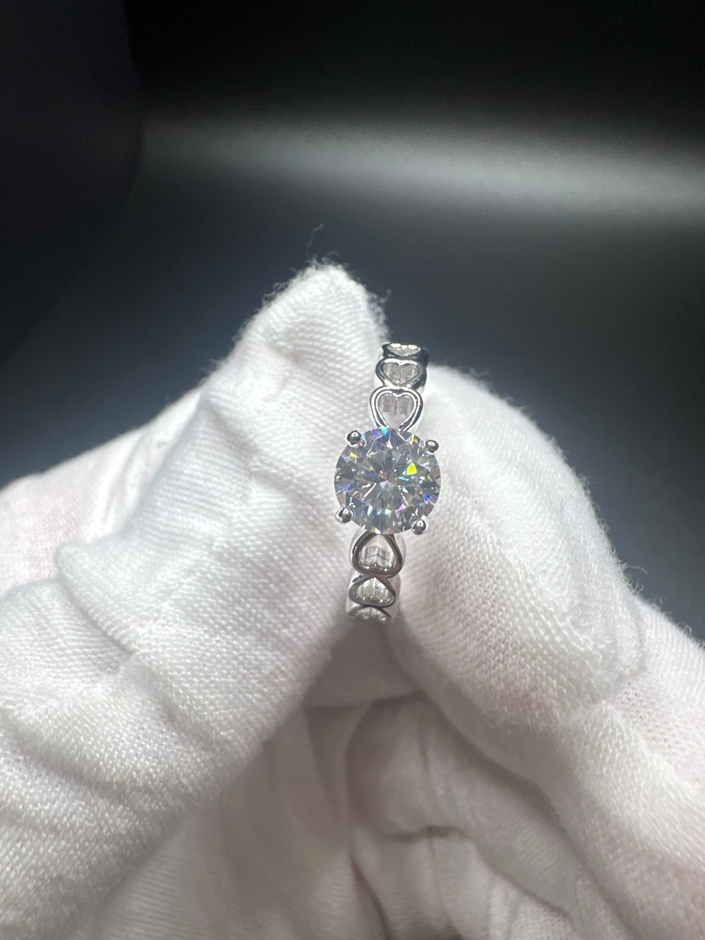 1 Carat 925 Sterling Silver Moissanite Ring – 6.5mm Round, VVS1 Clarity, D Color with Heart Design