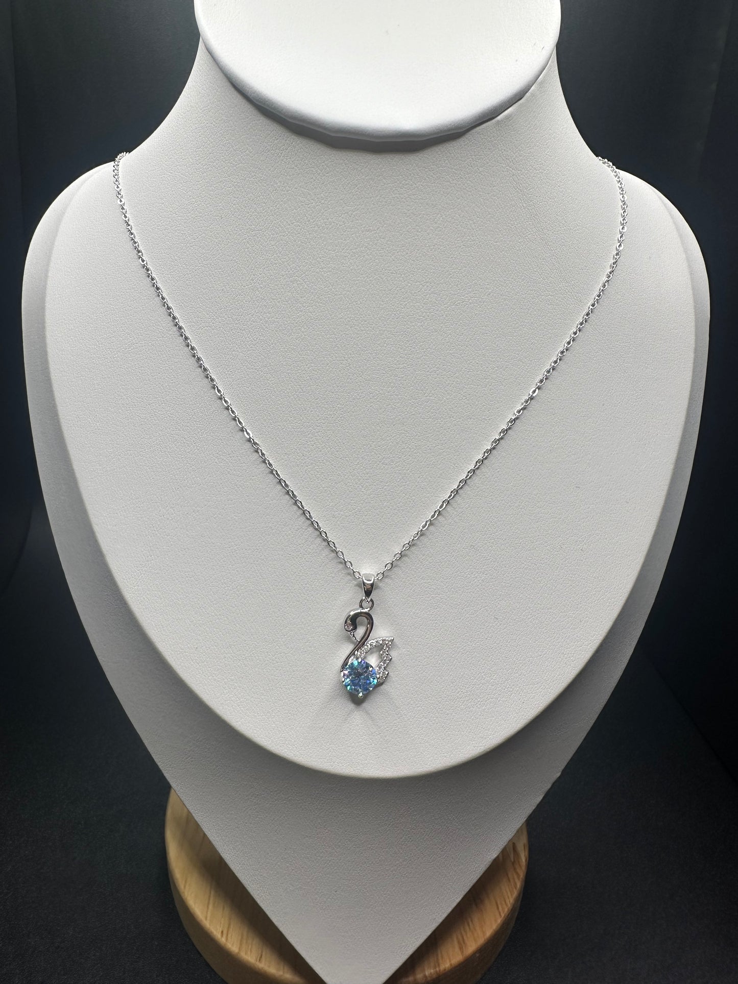 1 Carat 925 Sterling Silver Moissanite Swan Pendant – 6.5mm Princess Cut, VVS1 Clarity, D Color with Garnet, Klein Blue & Champagne Options