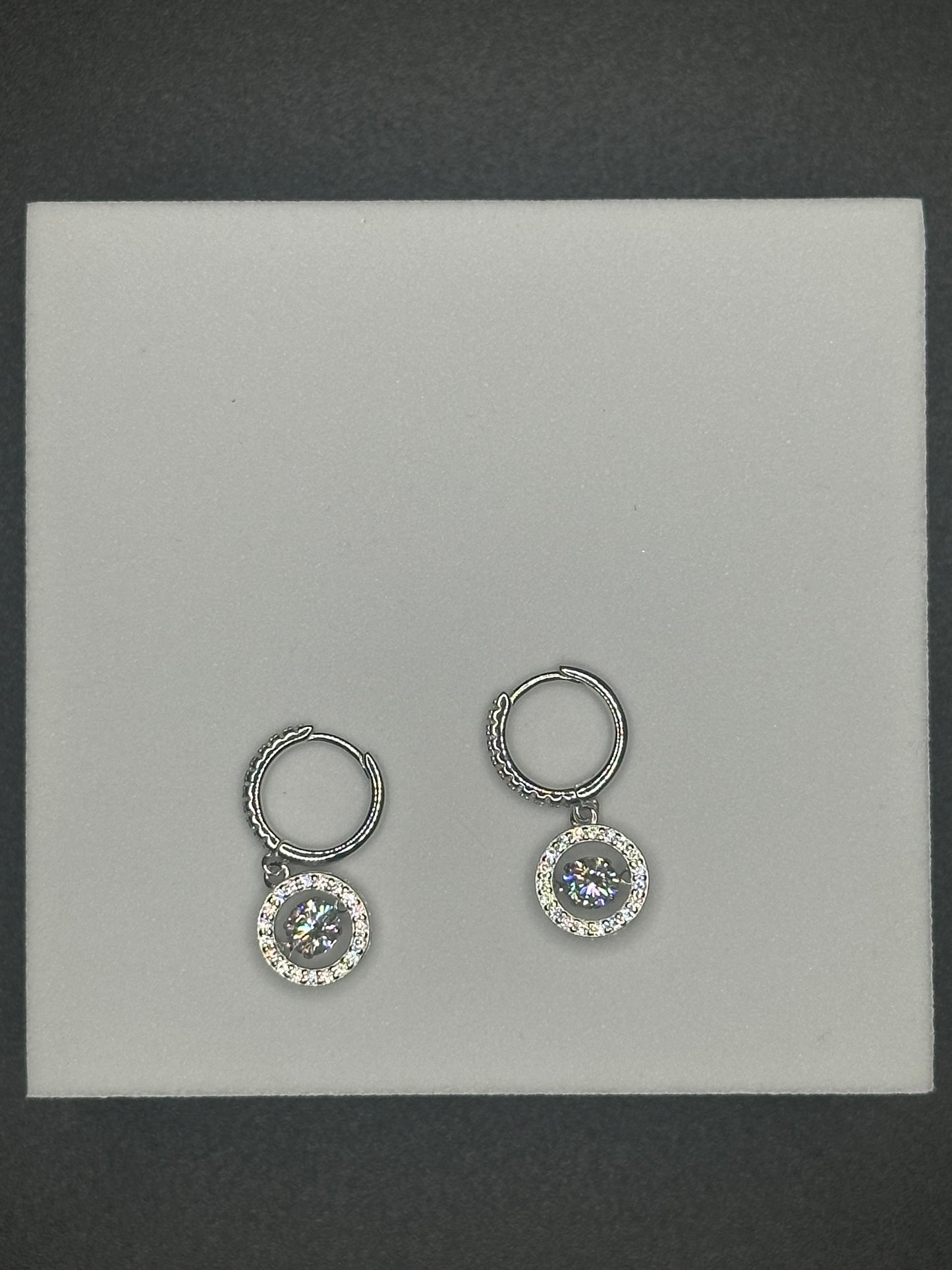 0.5 Carat 925 Sterling Silver Moissanite Huggie Earrings – 5mm Round, VVS1 Clarity, D Color with Rotatable Stone