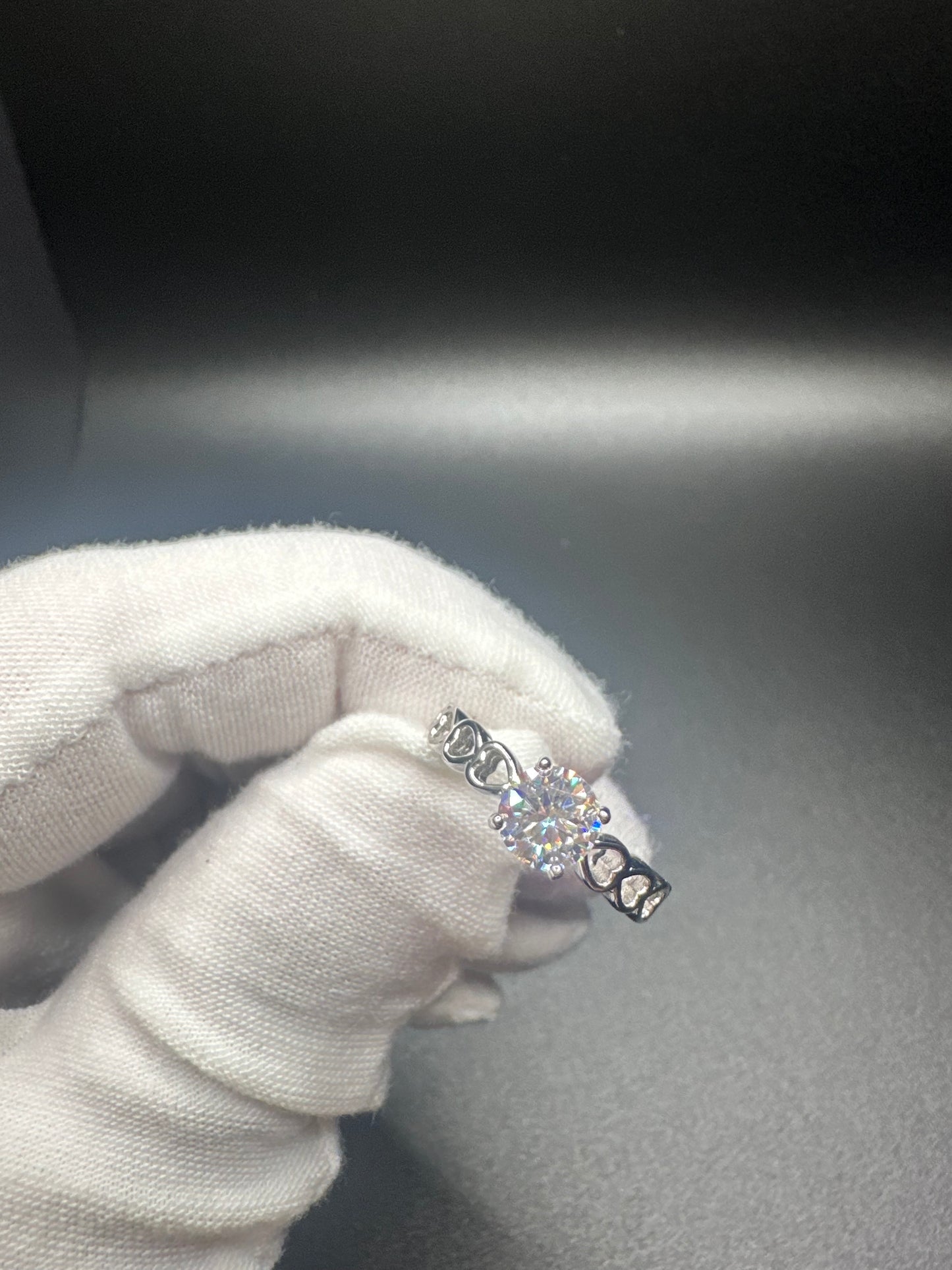 1 Carat 925 Sterling Silver Moissanite Ring – 6.5mm Round, VVS1 Clarity, D Color with Heart Design